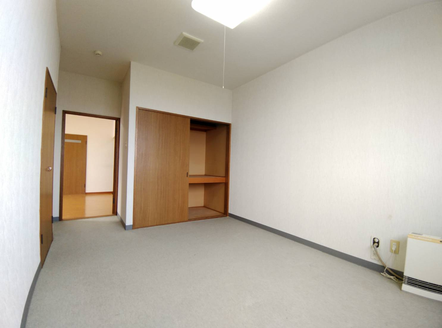 明治ビルの洋室