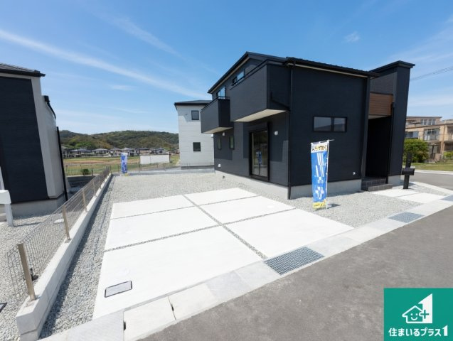 洲本市上物部　第3期　新築一戸建ての駐車場|並列２台駐車可能！ゆとりの駐車スペースで車庫入れもスムーズ！