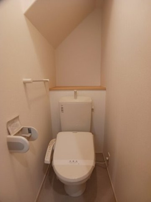 【トイレ】 | ラ・フィエスタⅡ | 落ち着いた色調のトイレです