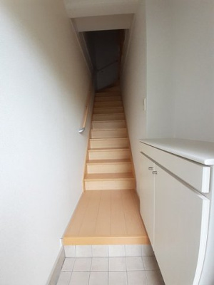 【玄関】 | ＦｌｏｕｒｉｓｈＩｎニイザキⅠ | 明るい玄関です