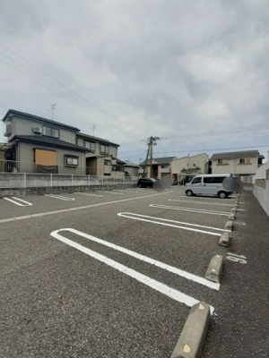 【駐車場】 | ＦｌｏｕｒｉｓｈＩｎニイザキⅠ | 駐車場があります