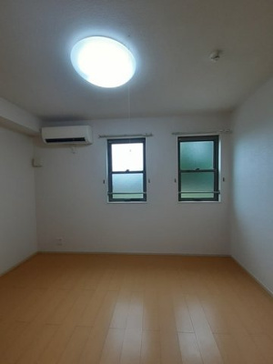 【内装】 | ＦｌｏｕｒｉｓｈＩｎニイザキⅠ | 明るい色調の室内です