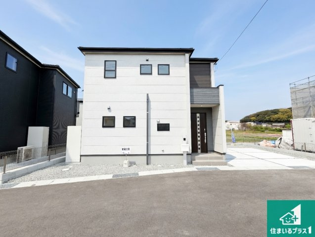 洲本市上物部　第3期　新築一戸建ての外観|安心の10年保証！外観を美しく保ち、雨水で汚れを落とします！気になることがありましたら、お気軽にお問い合わせください！