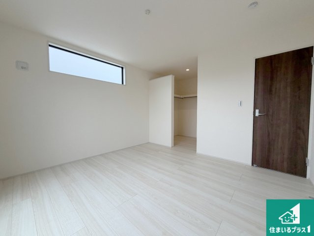 洲本市上物部　第3期　新築一戸建ての洋室|収納スペースが充実しているので子供の成長に合わせてたくさん収納ができます！家族構成に合わせた様々な活用ができる収納！