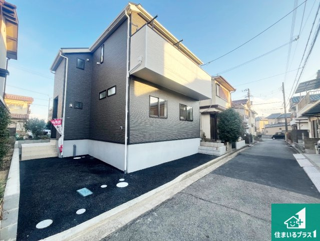 加古川市平岡町新在家　第7期　新築一戸建ての前面道路含む現地写真|周辺は閑静な住宅街！前面道路広々で車の出し入れも便利です。駐車が苦手な方でも安心して車庫入れできます！