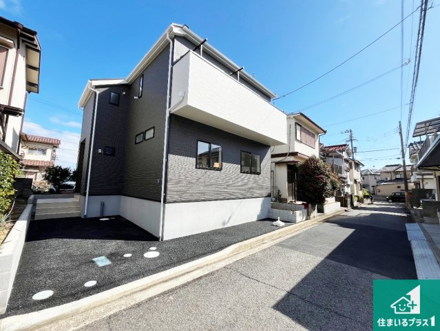 加古川市平岡町新在家　第7期　新築一戸建ての前面道路含む現地写真|周辺は閑静な住宅街！前面道路広々で車の出し入れも便利です。駐車が苦手な方でも安心して車庫入れできます！