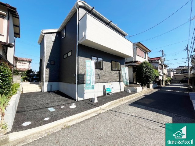 加古川市平岡町新在家　第7期　新築一戸建ての前面道路含む現地写真|周辺は閑静な住宅街！前面道路広々で車の出し入れも便利です。駐車が苦手な方でも安心して車庫入れできます！