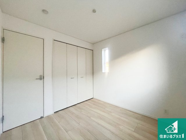 加古川市平岡町新在家　第7期　新築一戸建ての洋室|収納スペースが充実しているので子供の成長に合わせてたくさん収納ができます！家族構成に合わせた様々な活用ができる収納！