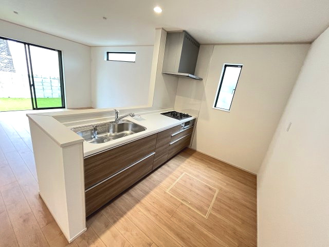 【キッチン】 | 福岡市西区今宿東3丁目　B号棟（全3棟）【仲介手数料無料・0円】 | 施工例。施工例は完成時と異なる場合があります。
