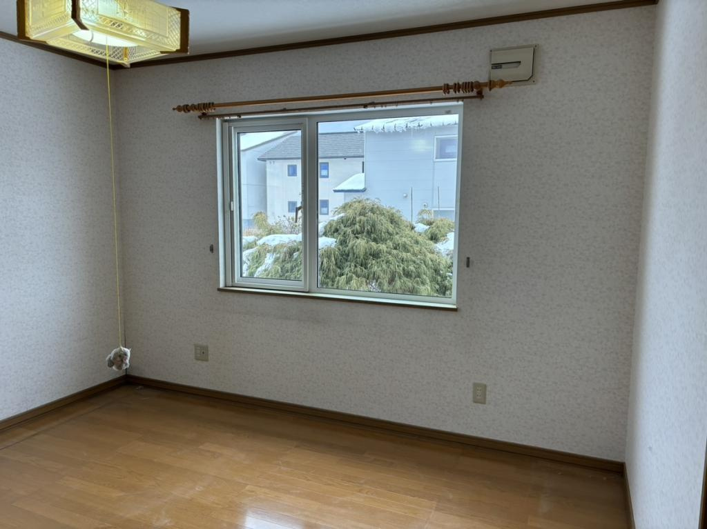 常呂郡訓子府町東町２２２番地１、２２３番１　平家建中古売家の洋室|東側８帖洋室