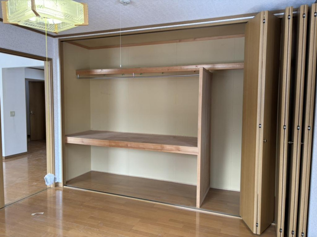 【収納】 | 常呂郡訓子府町東町２２２番地１、２２３番１　平家建中古売家 | ８帖洋室収納