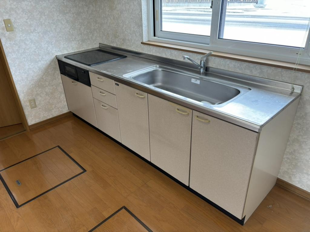 常呂郡訓子府町東町２２２番地１、２２３番１　平家建中古売家のキッチン|システムキッチン、IHコンロ