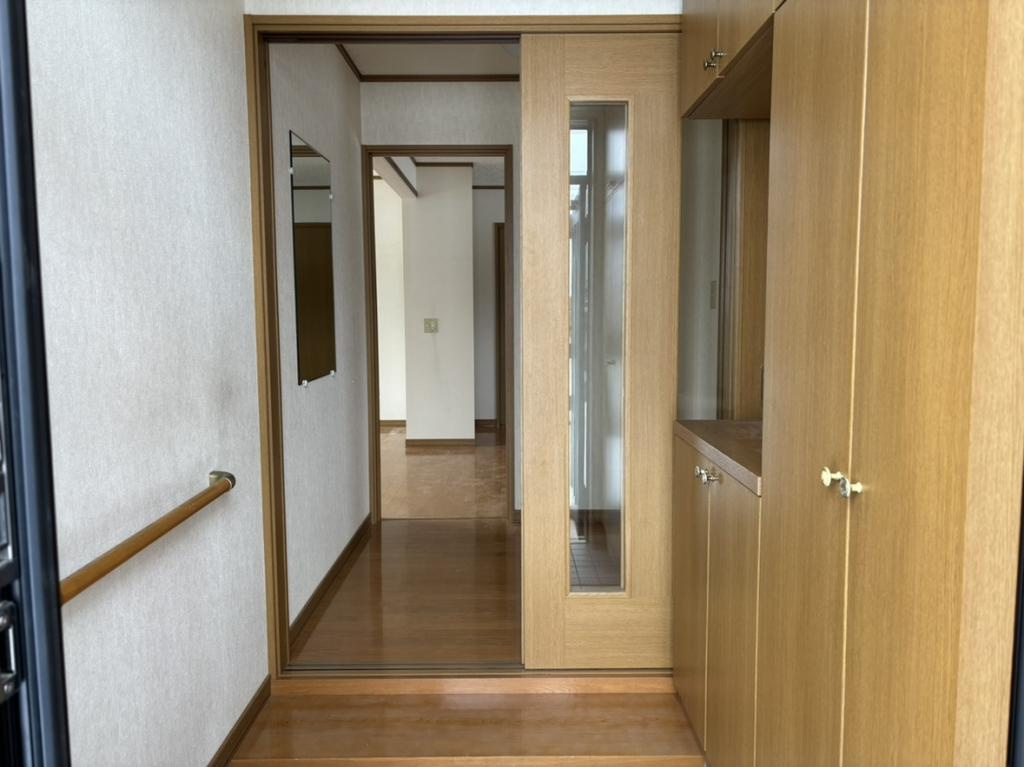 常呂郡訓子府町東町２２２番地１、２２３番１　平家建中古売家の玄関|下駄箱付き玄関
