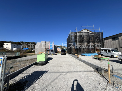 【外観】 | 牧之原市細江 13期 新築一戸建て 1号棟 | 現在建築中の外観画像です。ご内覧は同じメーカーの完成物件へご案内いたしますので、いつでもご相談ください！