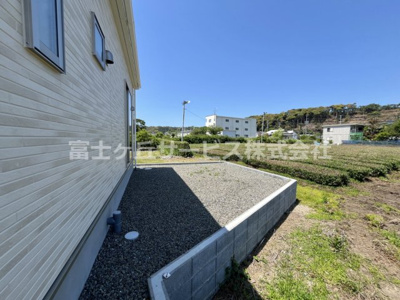 【庭】 | 牧之原市細江 13期 新築一戸建て 1号棟 | 家の北側にも庭スペースがあります