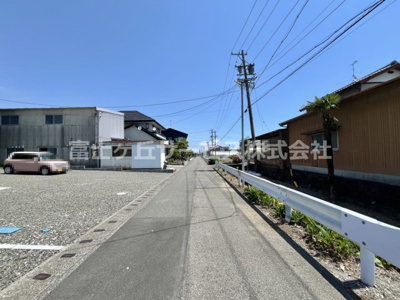 【前面道路含む現地写真】 | 牧之原市細江 13期 新築一戸建て 1号棟 | 前面道路含む現地写真です