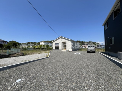 【駐車場】 | 牧之原市細江 13期 新築一戸建て 1号棟 | 駐車場は広く、7台ほど駐車可能です