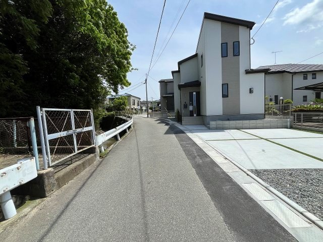 【その他】 | 福岡市西区今宿東3丁目　A号棟（全3棟）【仲介手数料無料・0円】 | 現地写真。前面道路です。