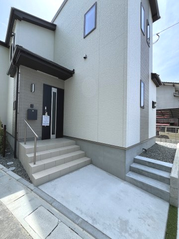 【玄関】 | 福岡市西区今宿東3丁目　A号棟（全3棟）【仲介手数料無料・0円】 | 現地写真。