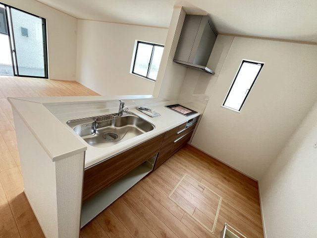 【キッチン】 | 福岡市西区今宿東3丁目　A号棟（全3棟）【仲介手数料無料・0円】 | 施工例。施工例は完成時と異なる場合があります。
