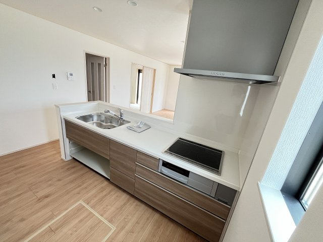 【キッチン】 | 福岡市西区今宿東3丁目　A号棟（全3棟）【仲介手数料無料・0円】 | 施工例。施工例は完成時と異なる場合があります。