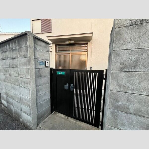 松本貸家Ⅱの玄関