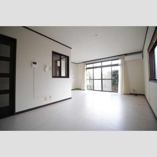 松本貸家Ⅱの居間・リビング