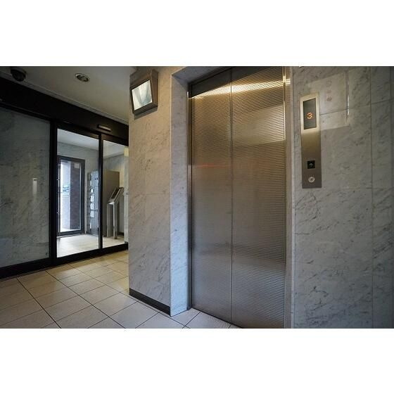 ドゥーシエル桜新町のロビー|■宅配ＢＯＸ■オートロック■防犯カメラ