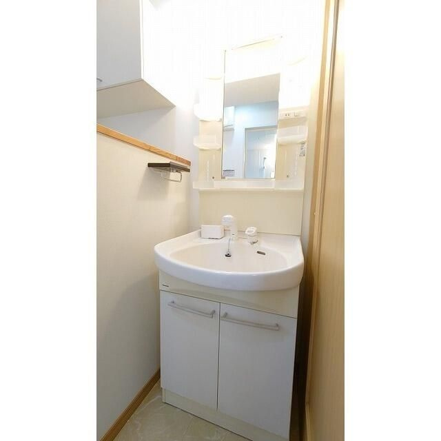 ドゥーシエル桜新町の洗面所|■収納＆鏡付き独立洗面台♪