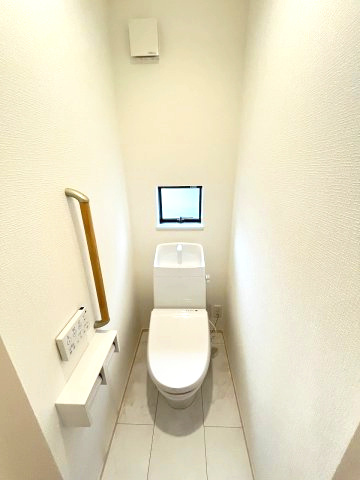 【内装】 | 福岡市西区今宿東3丁目　C号棟（全3棟）【仲介手数料無料・0円】 | 施工例。1階のトイレです。施工例は完成時と異なる場合があります。