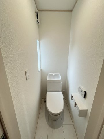 【内装】 | 福岡市西区今宿東3丁目　C号棟（全3棟）【仲介手数料無料・0円】 | 施工例。2階にもトイレです。施工例は完成時と異なる場合があります。