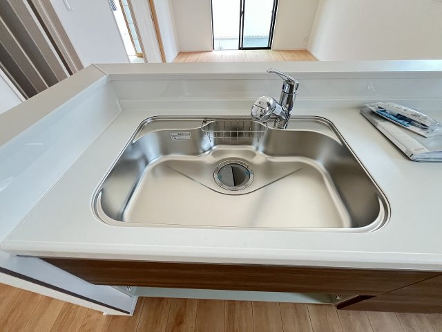 【キッチン】 | 福岡市西区今宿東3丁目　C号棟（全3棟）【仲介手数料無料・0円】 | 施工例。施工例は完成時と異なる場合があります。