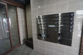 LUNIQ町屋のエントランス