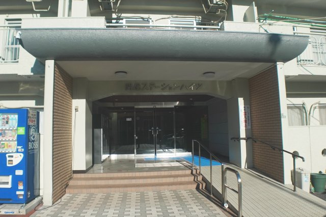関屋ステーションハイツのエントランス