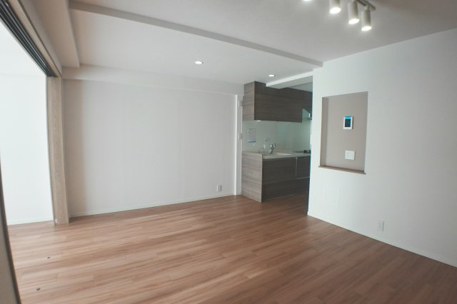 関屋ステーションハイツの居間・リビング