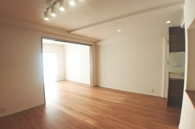 関屋ステーションハイツの居間・リビング