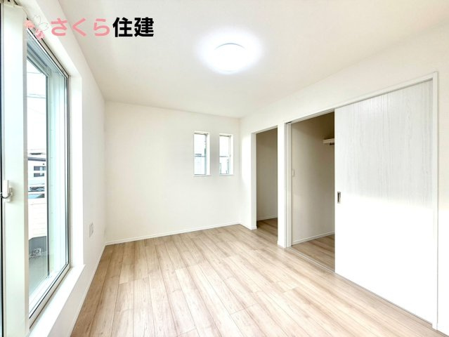 Heartful-Town 　東武江曽島駅１期　1棟の洋室|主寝室にはフリースペースとウォークインクローゼット完備！
