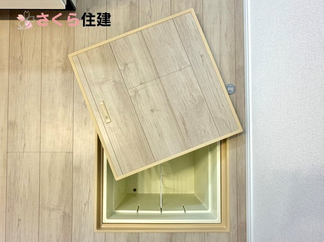 Heartful-Town 　東武江曽島駅１期　1棟の収納|もしもの災害に備えて、水や保存食の備蓄庫としても活躍してくれる床下収納！！