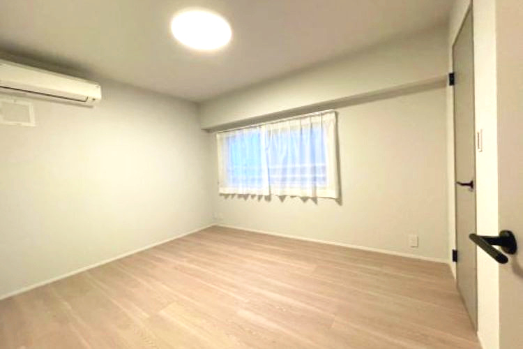 サンビューハイツ四番町の洋室