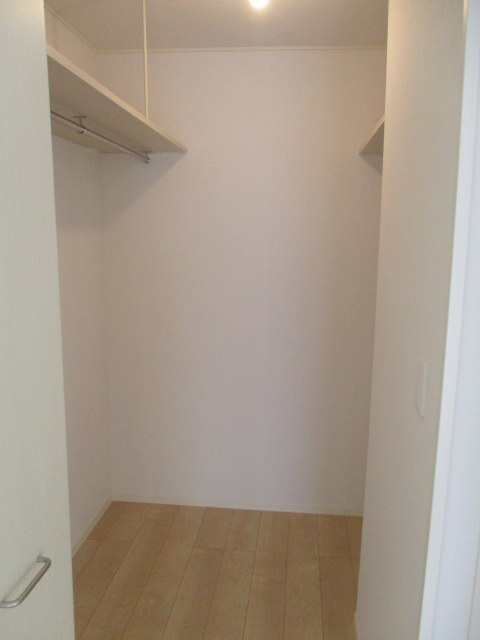 カサ ブランカ駒岡の収納|使いやすいウォークインクロゼット