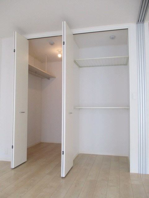 カサ ブランカ駒岡の内装|豊富な収納量