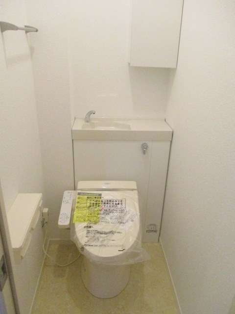 カサ ブランカ駒岡のトイレ|嬉しい温水洗浄暖房便座