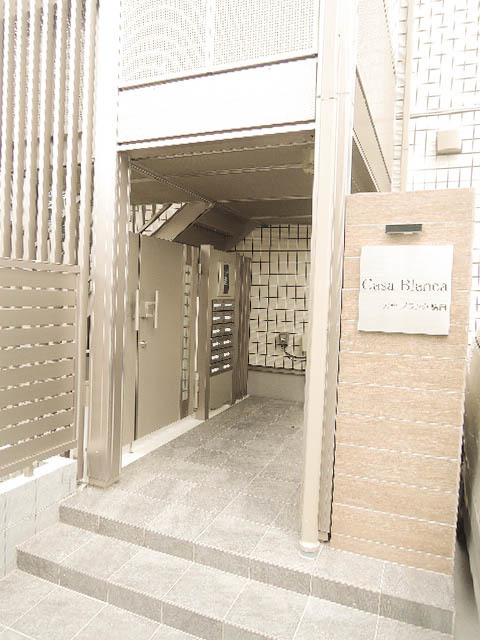 カサ ブランカ駒岡のエントランス|安心のオートロック