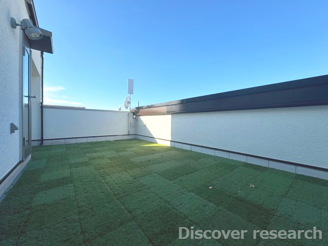 杉並区今川４丁目 中古戸建のバルコニー|【3階バルコニー】
３階部分の開放的なバルコニーです。BBQをしたりお茶をしたりと、様々な用途でご使用できそうです！