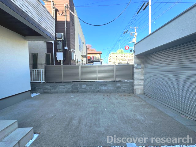 杉並区今川４丁目 中古戸建の駐車場|【駐車場】
大型車も楽々停めることができる駐車スペースです。シャッター付きで防犯面も安心です。