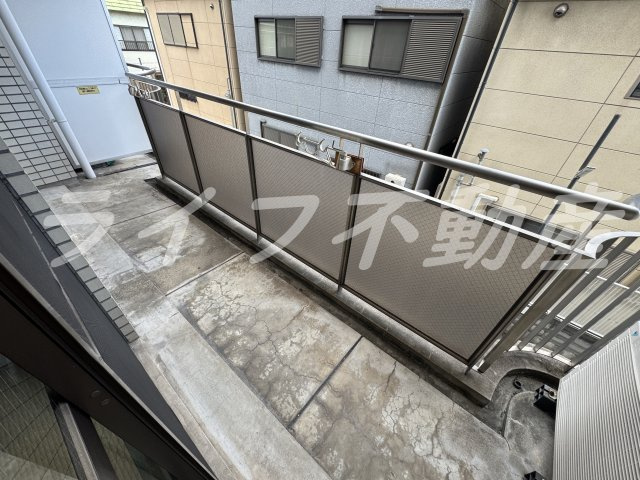 メゾンド中新開のバルコニー|広々としたバルコニーです