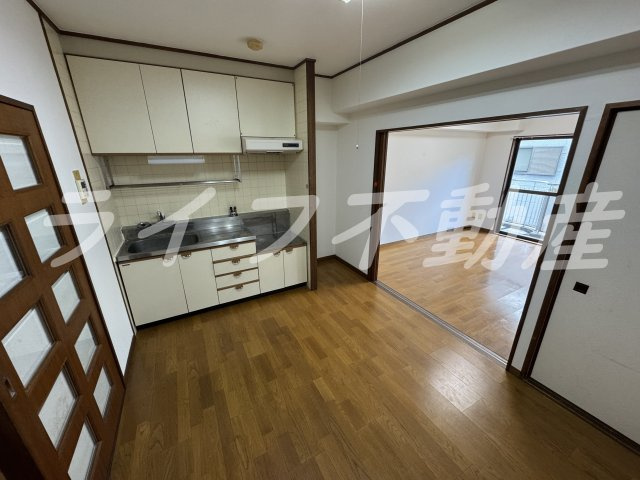 メゾンド中新開の居間・リビング|使いやすい居間です