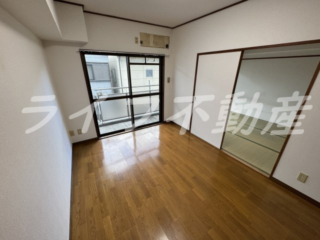 メゾンド中新開の洋室|ゆったりした洋室です