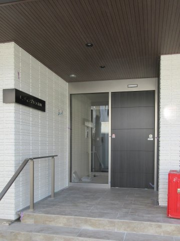 L．ディンプル江古田のエントランス