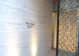 大阪市西区京町堀１丁目の賃貸マンションのエントランス